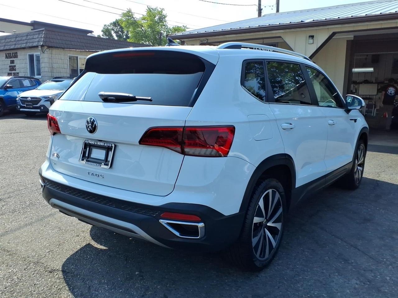 Volkswagen Taos SE FWD 2024