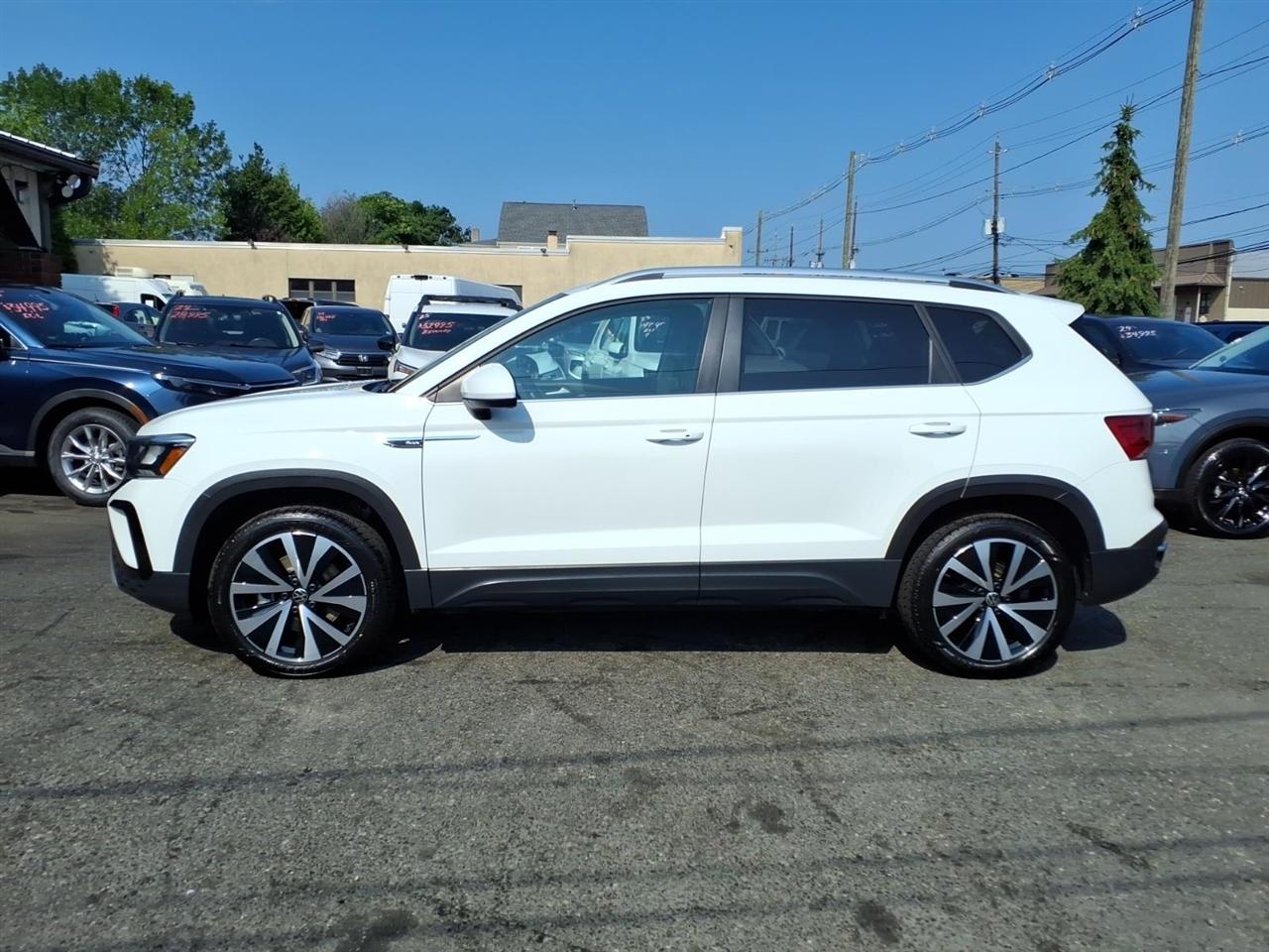 Volkswagen Taos SE FWD 2024
