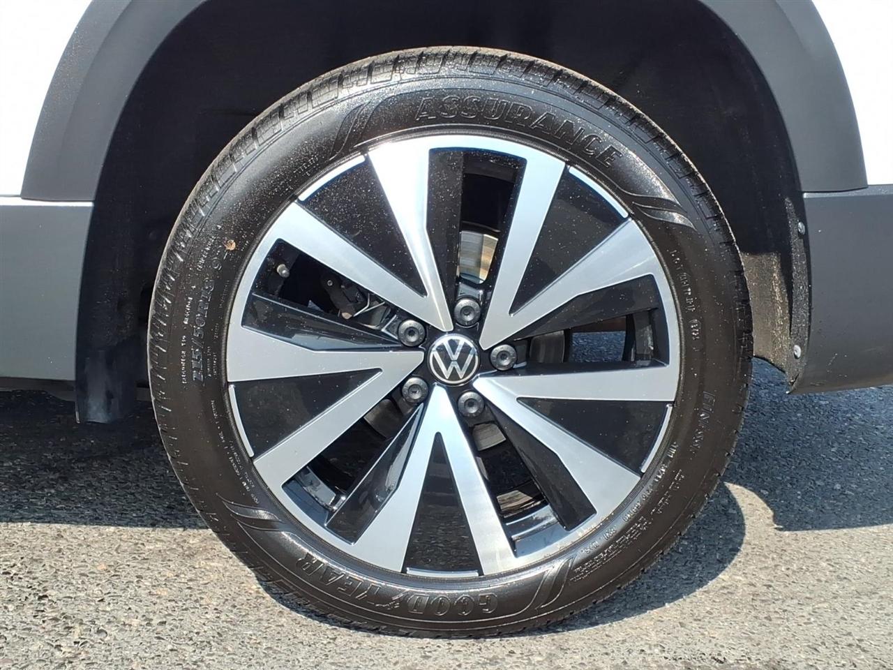 Volkswagen Taos SE FWD 2024