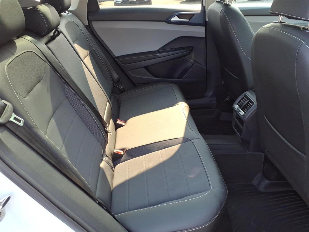 Volkswagen Taos SE FWD 2024