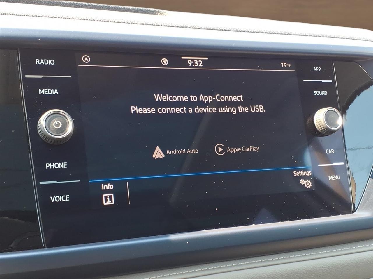 Volkswagen Taos SE FWD 2024