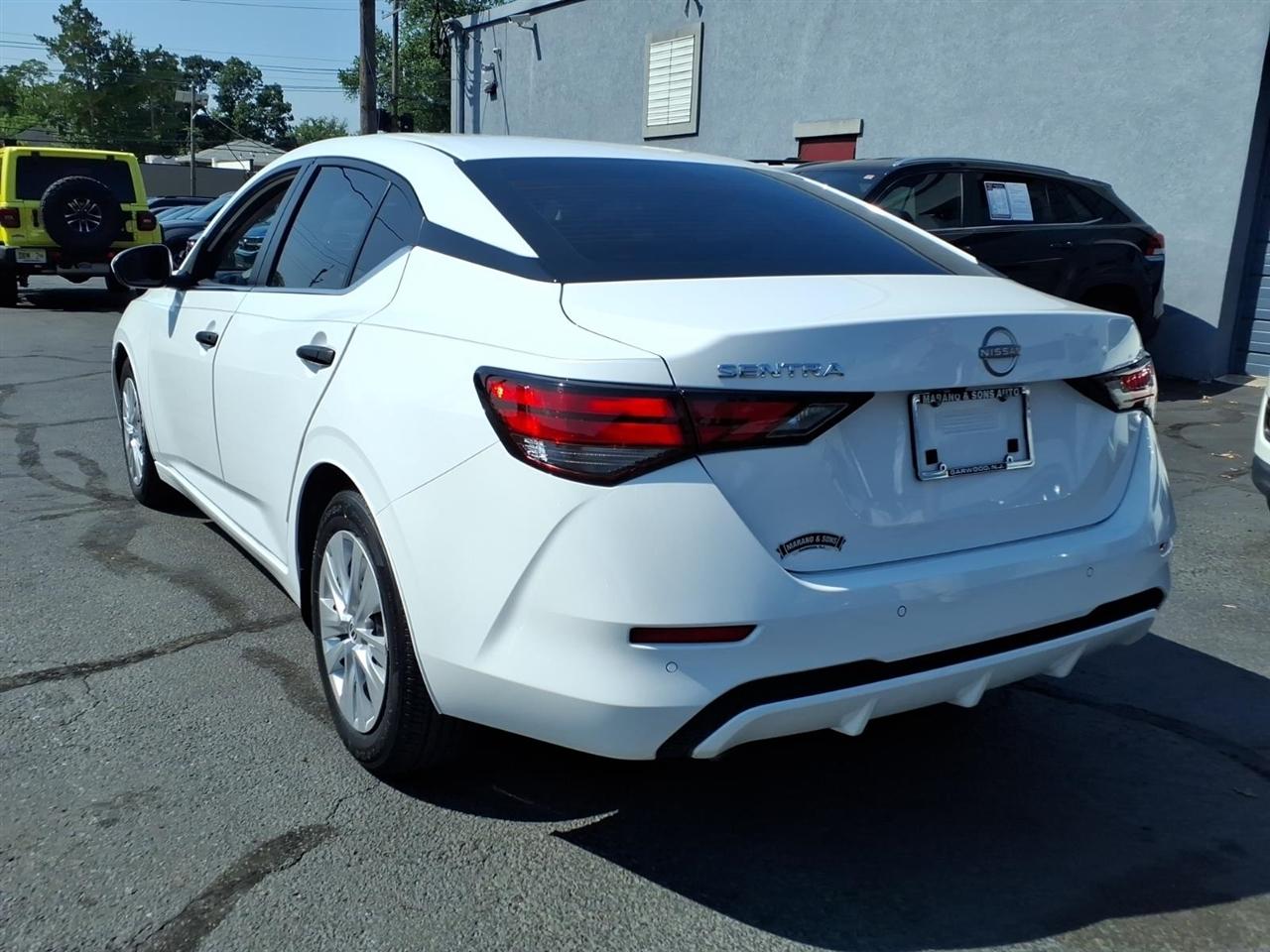 Nissan Sentra S CVT 2025