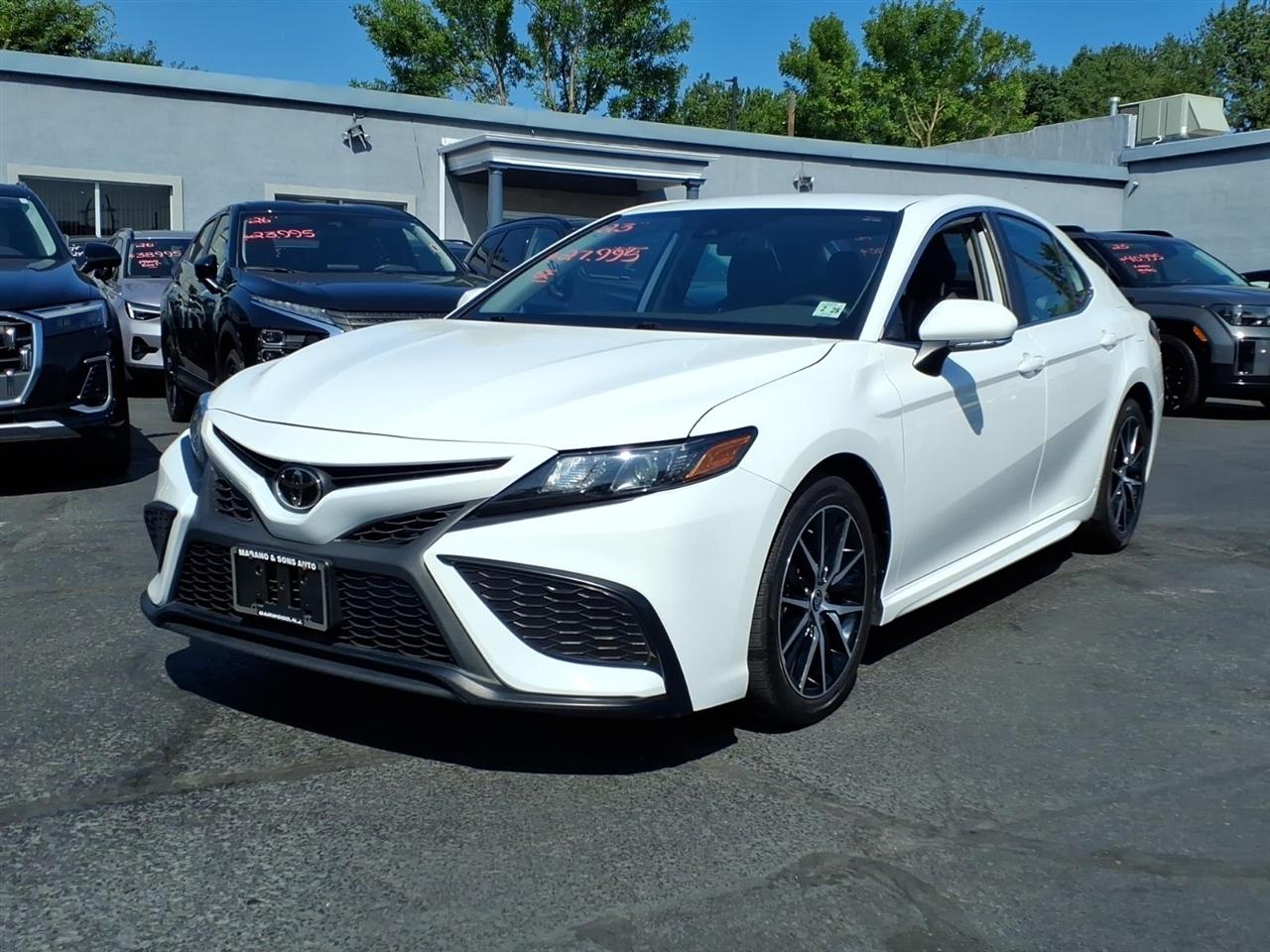 Toyota Camry Hybrid SE Nightshade CVT (Natl) 2023