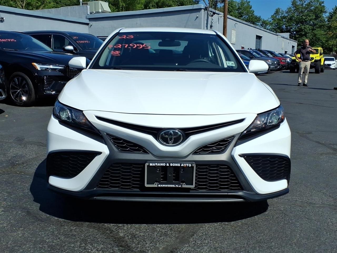Toyota Camry Hybrid SE Nightshade CVT (Natl) 2023