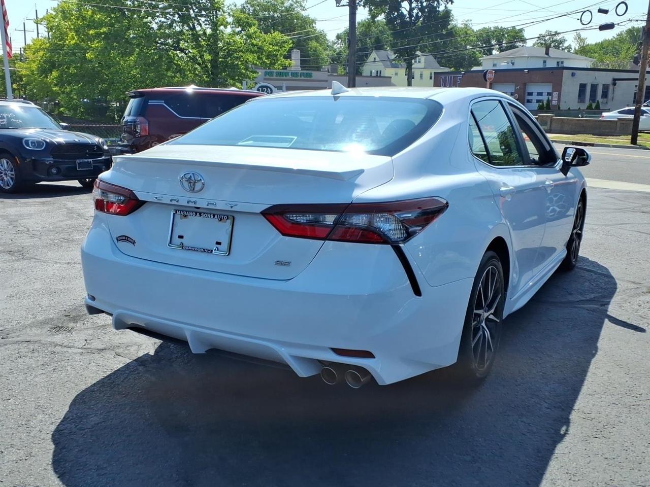 Toyota Camry Hybrid SE Nightshade CVT (Natl) 2023