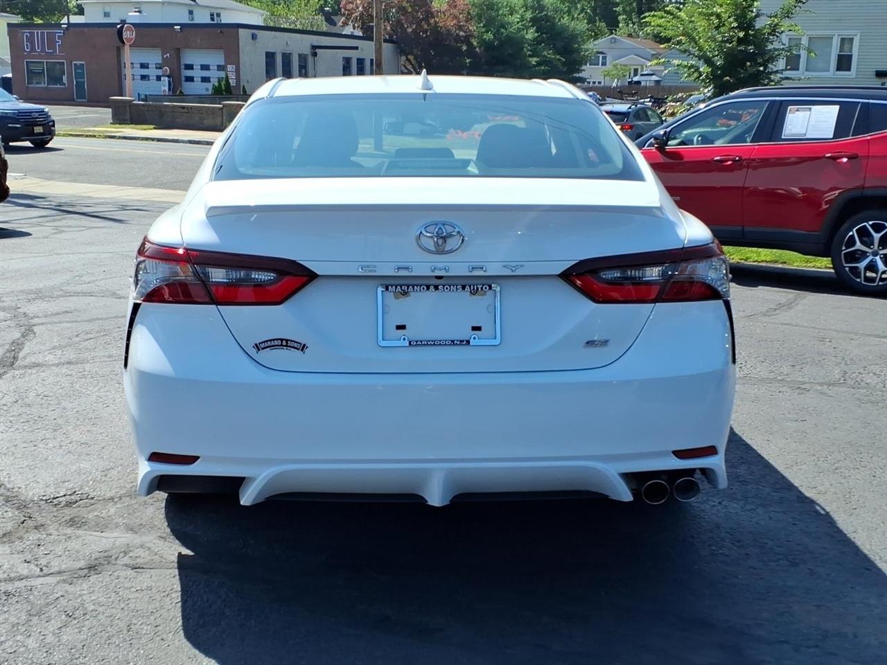 Toyota Camry Hybrid SE Nightshade CVT (Natl) 2023
