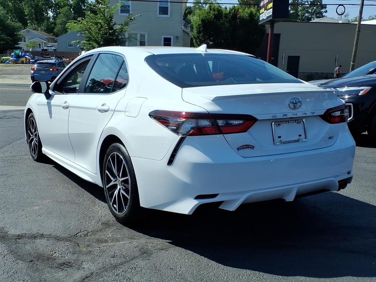 Toyota Camry Hybrid SE Nightshade CVT (Natl) 2023