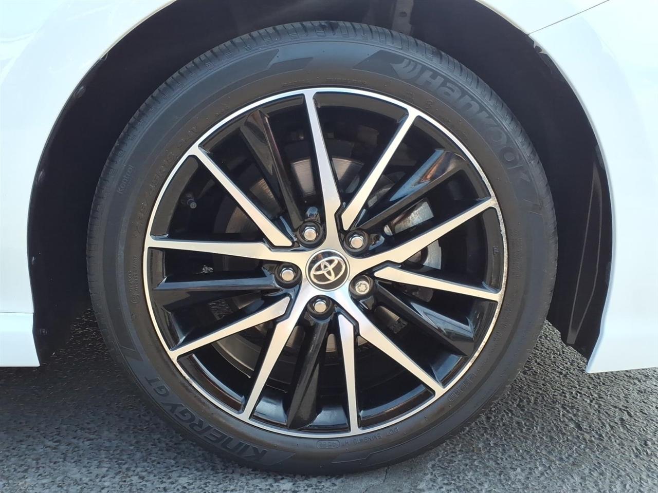 Toyota Camry Hybrid SE Nightshade CVT (Natl) 2023