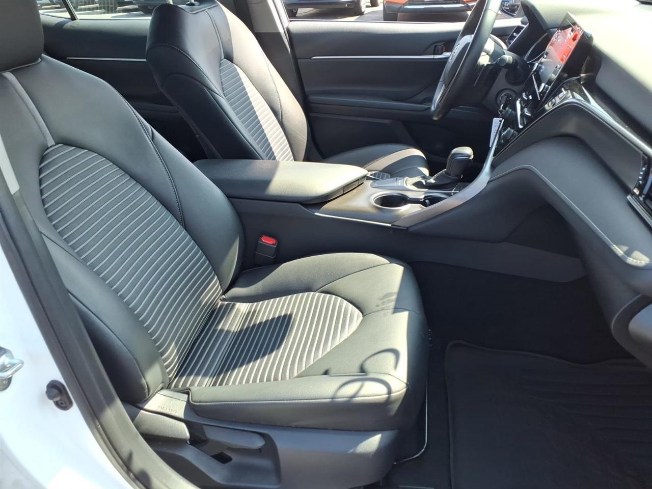 Toyota Camry Hybrid SE Nightshade CVT (Natl) 2023