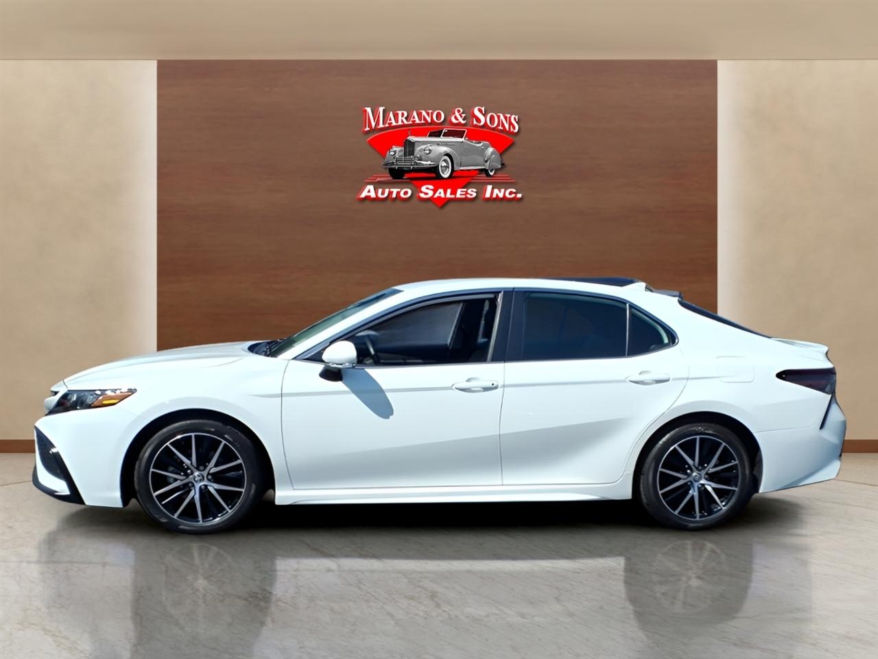 Toyota Camry Hybrid SE Nightshade CVT (Natl) 2023