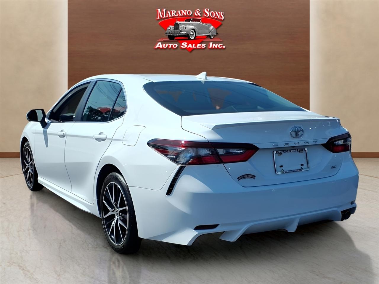 Toyota Camry Hybrid SE Nightshade CVT (Natl) 2023