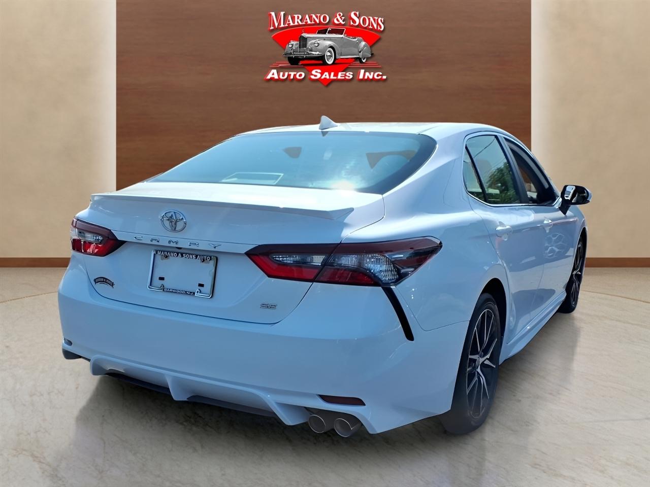 Toyota Camry Hybrid SE Nightshade CVT (Natl) 2023