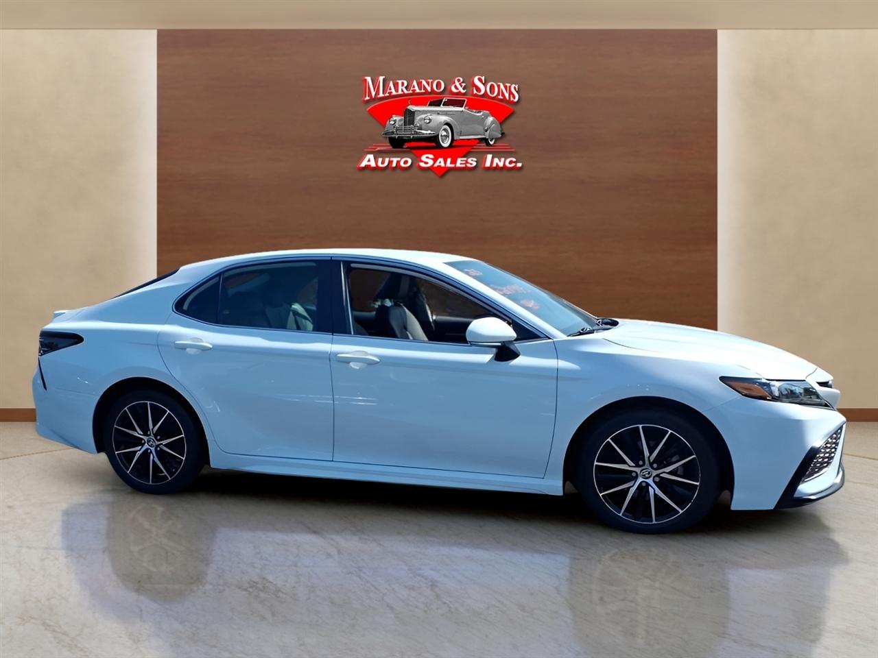 Toyota Camry Hybrid SE Nightshade CVT (Natl) 2023