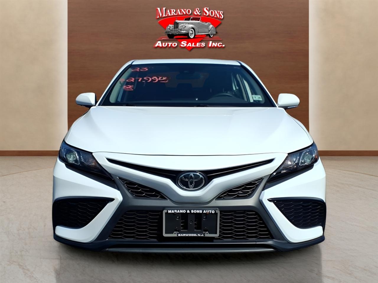 Toyota Camry Hybrid SE Nightshade CVT (Natl) 2023