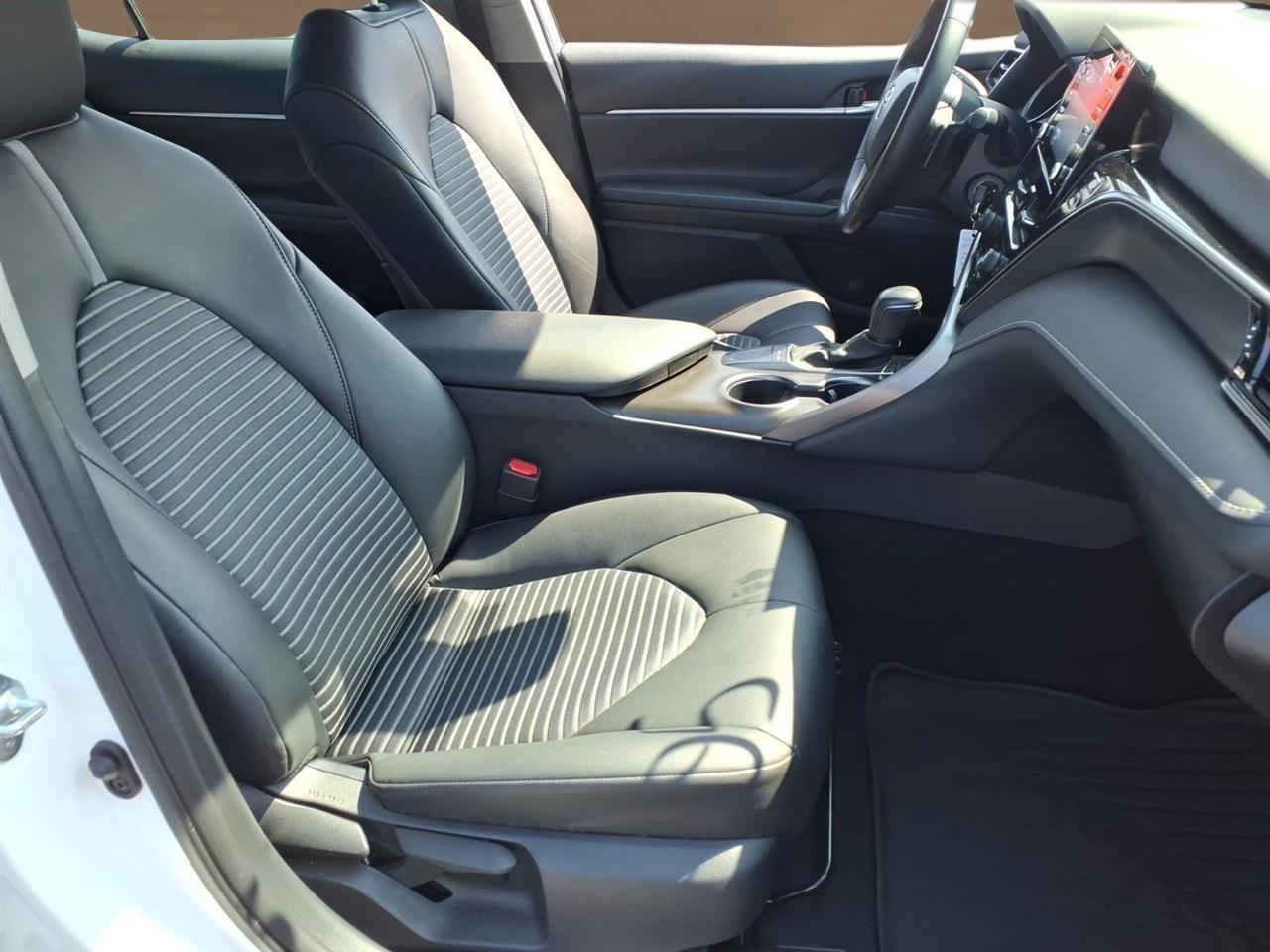 Toyota Camry Hybrid SE Nightshade CVT (Natl) 2023