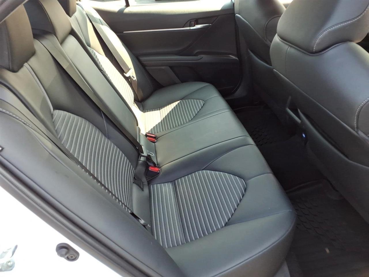 Toyota Camry Hybrid SE Nightshade CVT (Natl) 2023