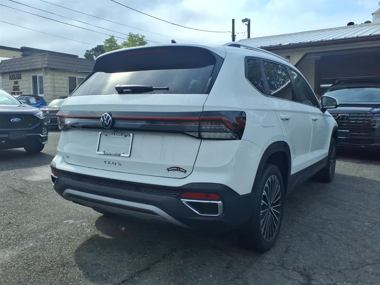 Volkswagen Taos SE FWD 2025