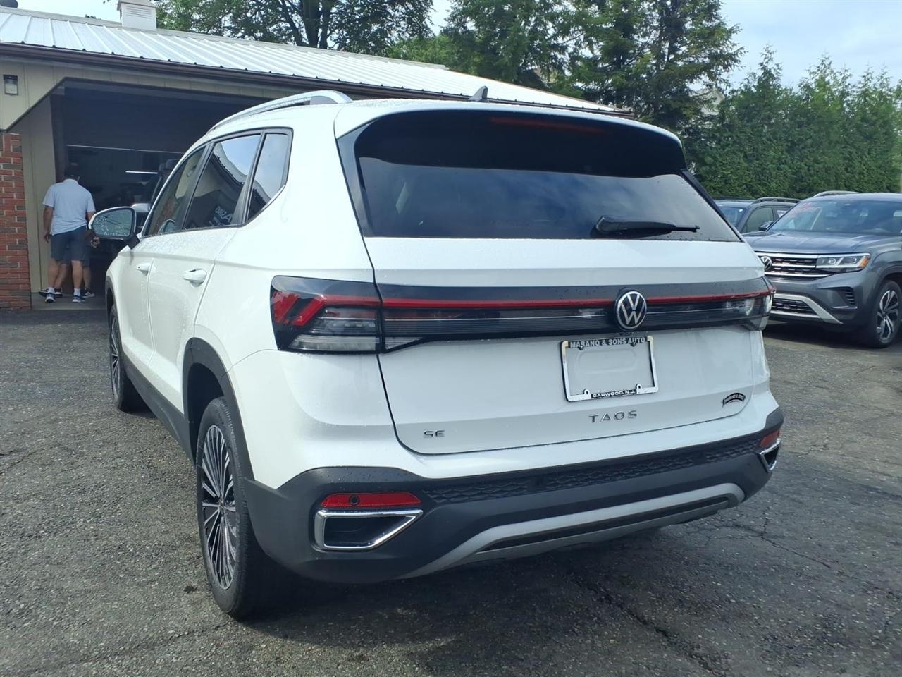 Volkswagen Taos SE FWD 2025