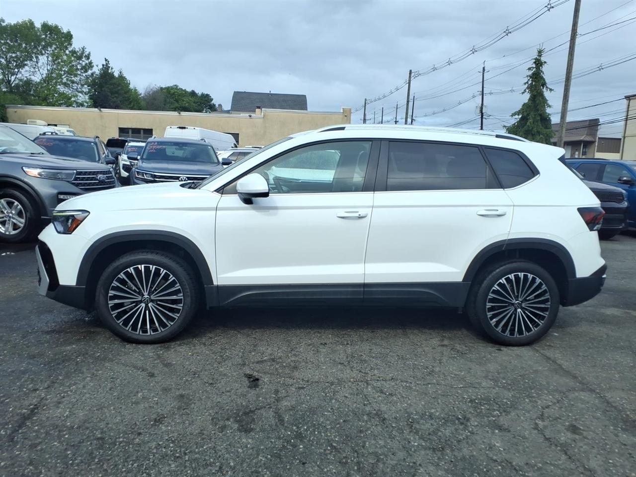 Volkswagen Taos SE FWD 2025