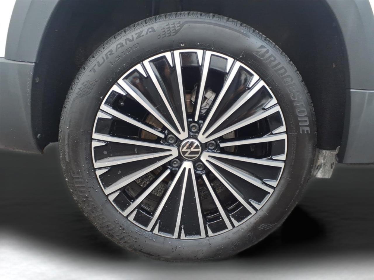 Volkswagen Taos SE FWD 2025
