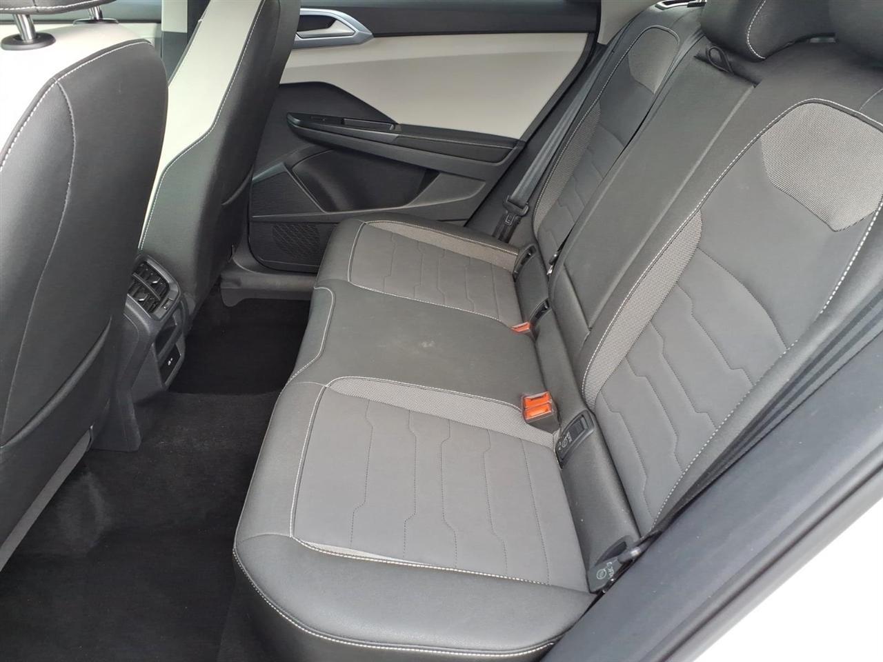 Volkswagen Taos SE FWD 2025