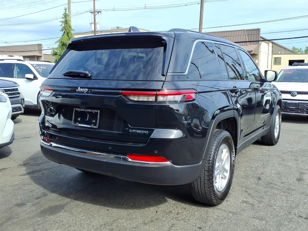 Jeep Grand Cherokee Laredo 4x4 2023