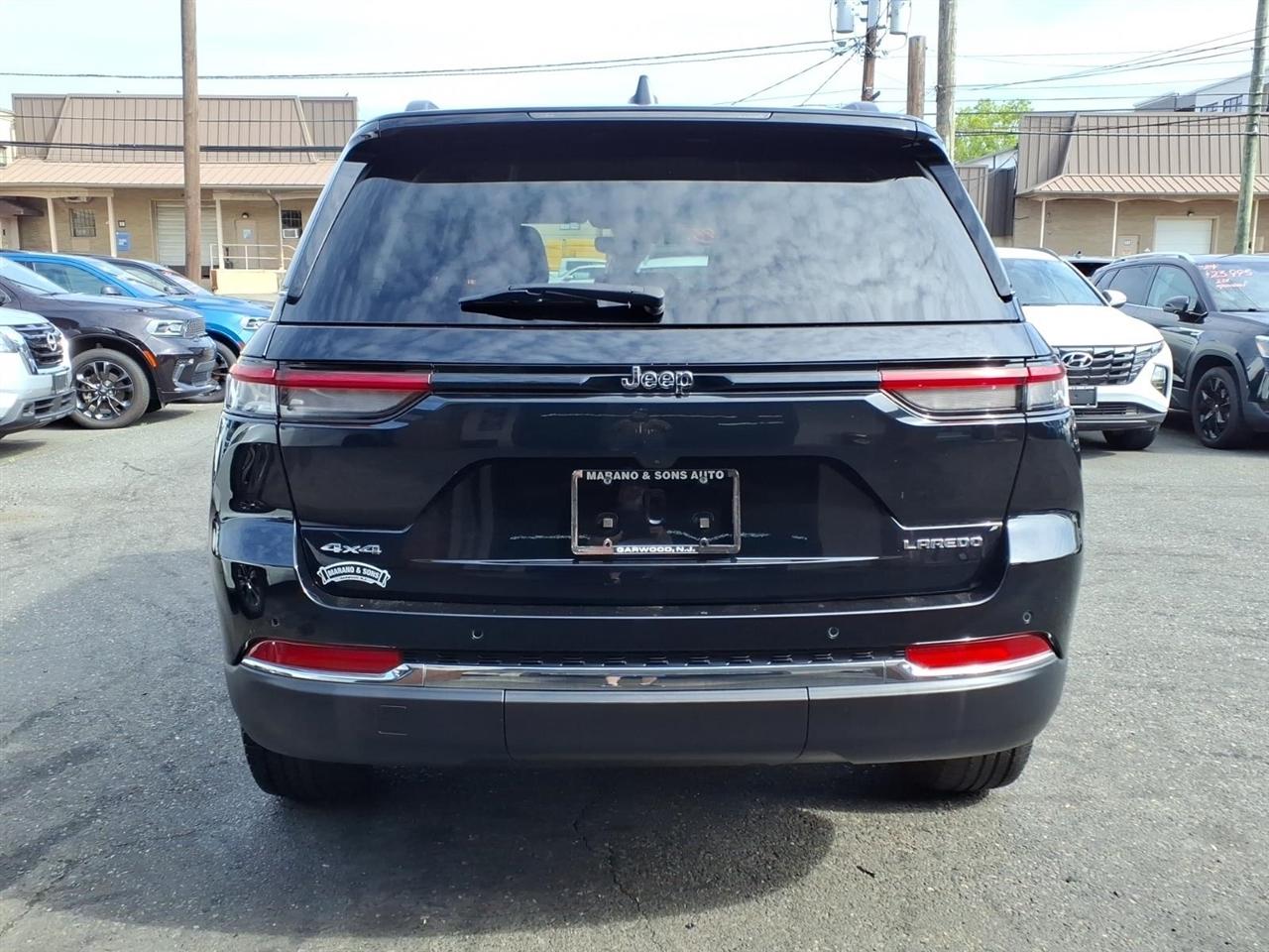 Jeep Grand Cherokee Laredo 4x4 2023