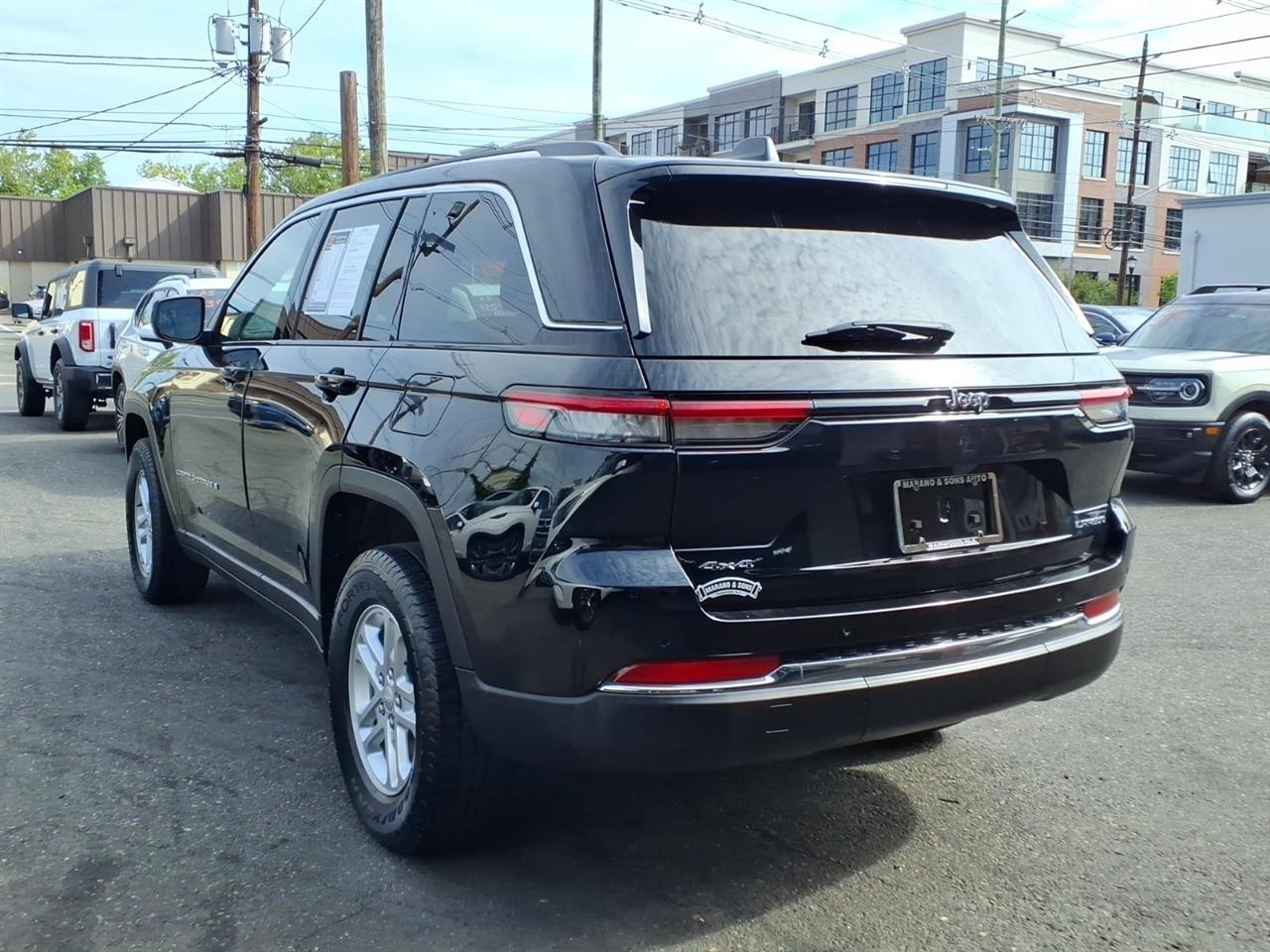 Jeep Grand Cherokee Laredo 4x4 2023