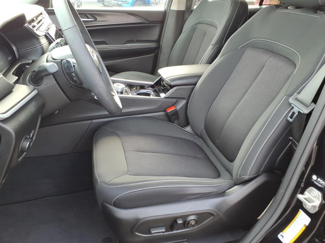Jeep Grand Cherokee Laredo 4x4 2023
