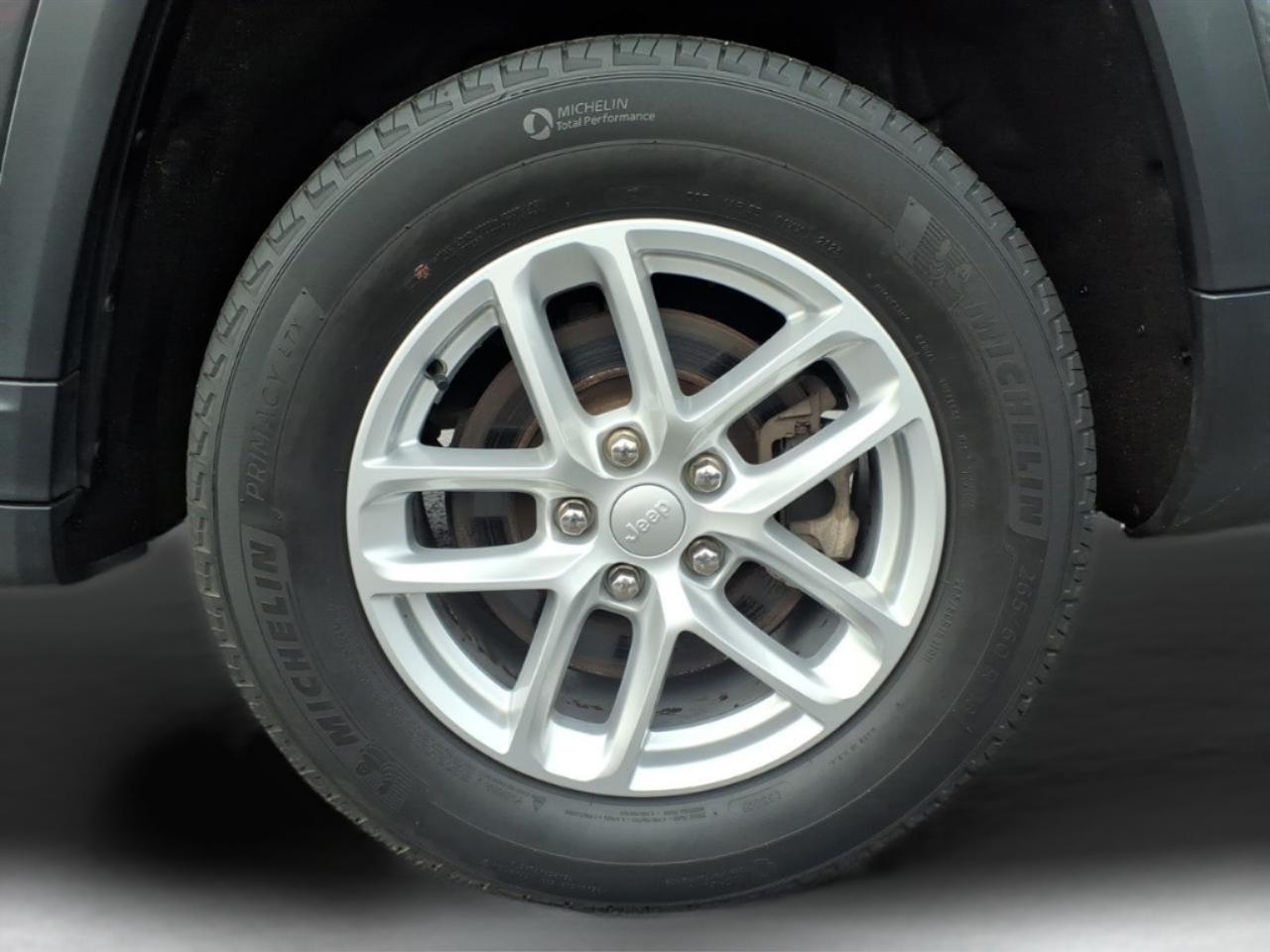 Jeep Grand Cherokee L Laredo 4x4 2024