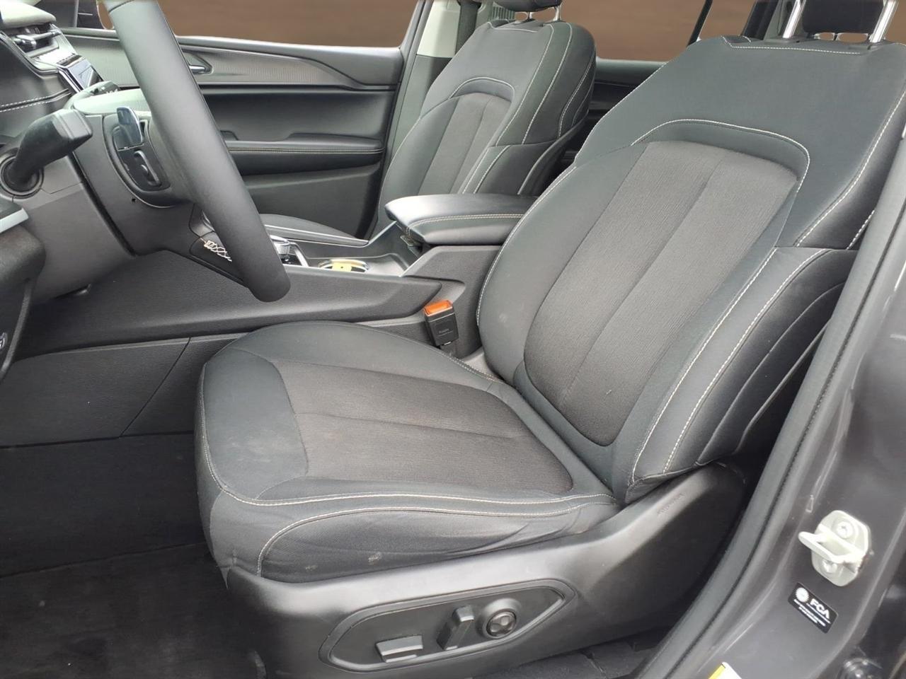 Jeep Grand Cherokee L Laredo 4x4 2024