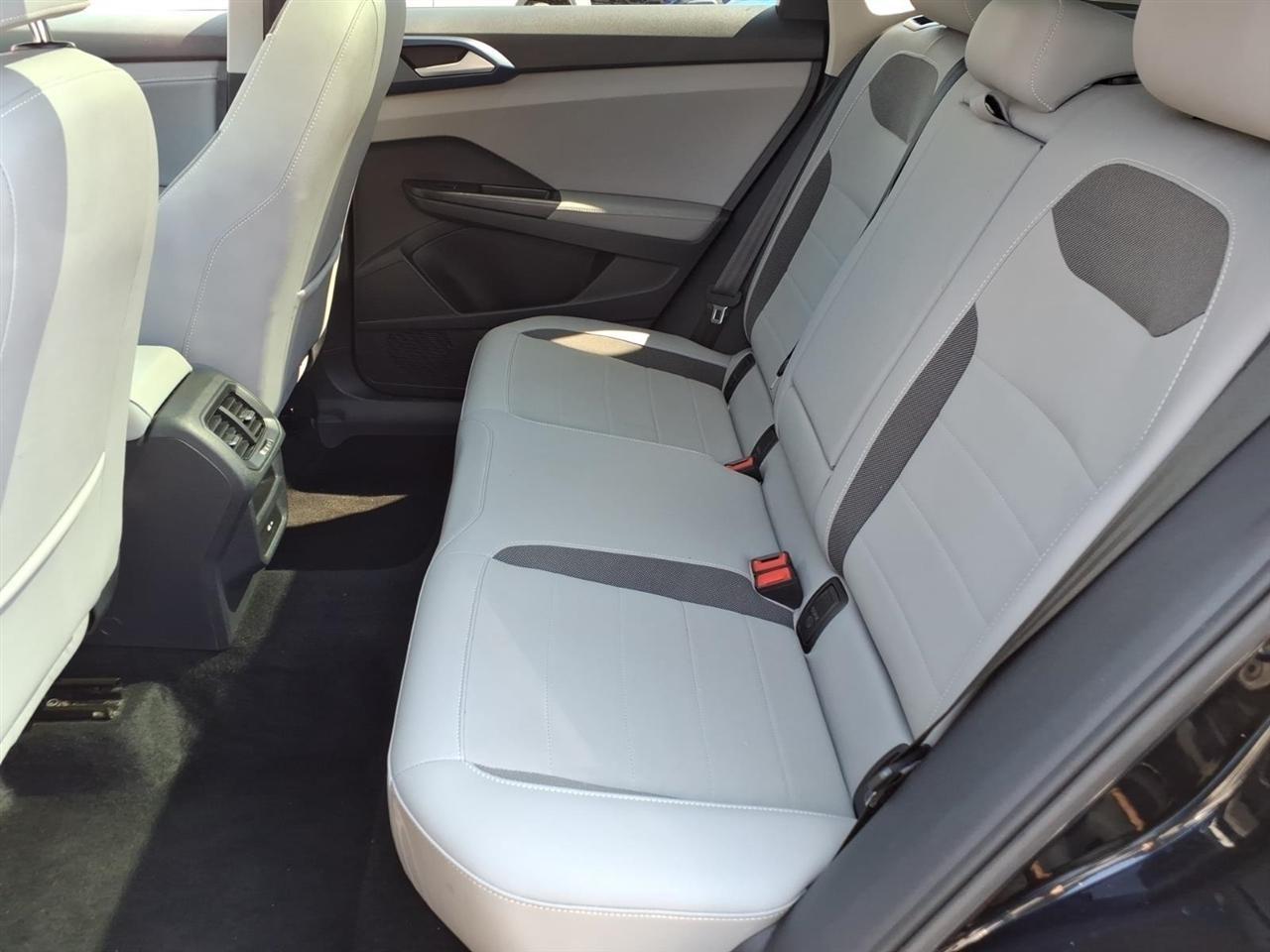Volkswagen Taos SE FWD 2024