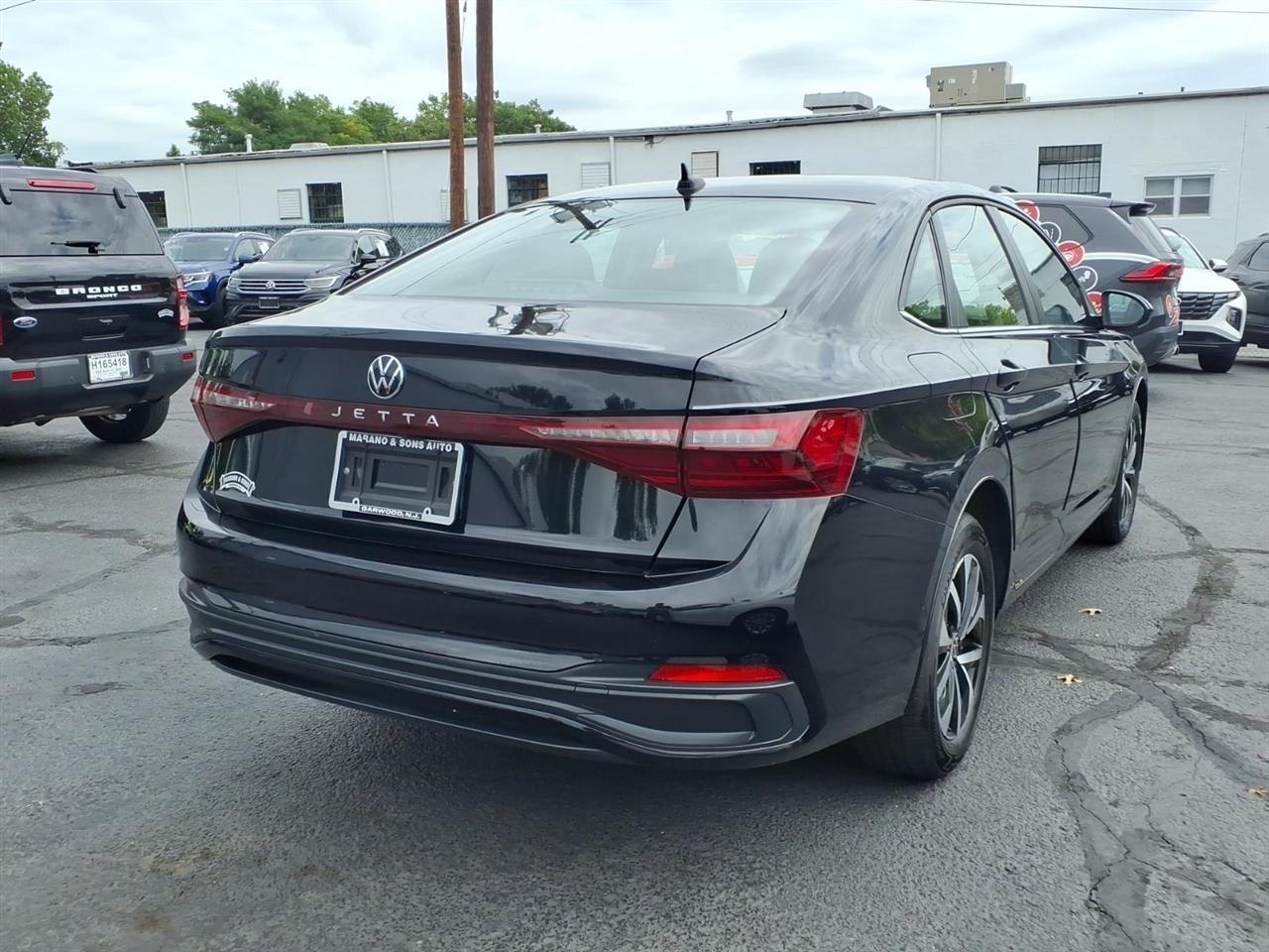 Volkswagen Jetta S Auto 2025