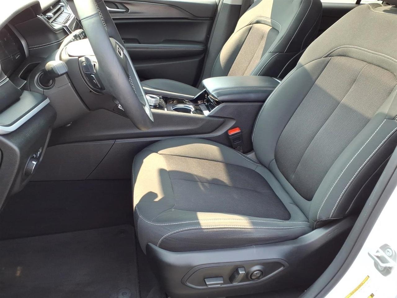 Jeep Grand Cherokee L Laredo 4x4 2023