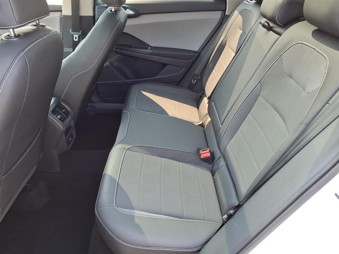 Volkswagen Taos SE FWD 2024