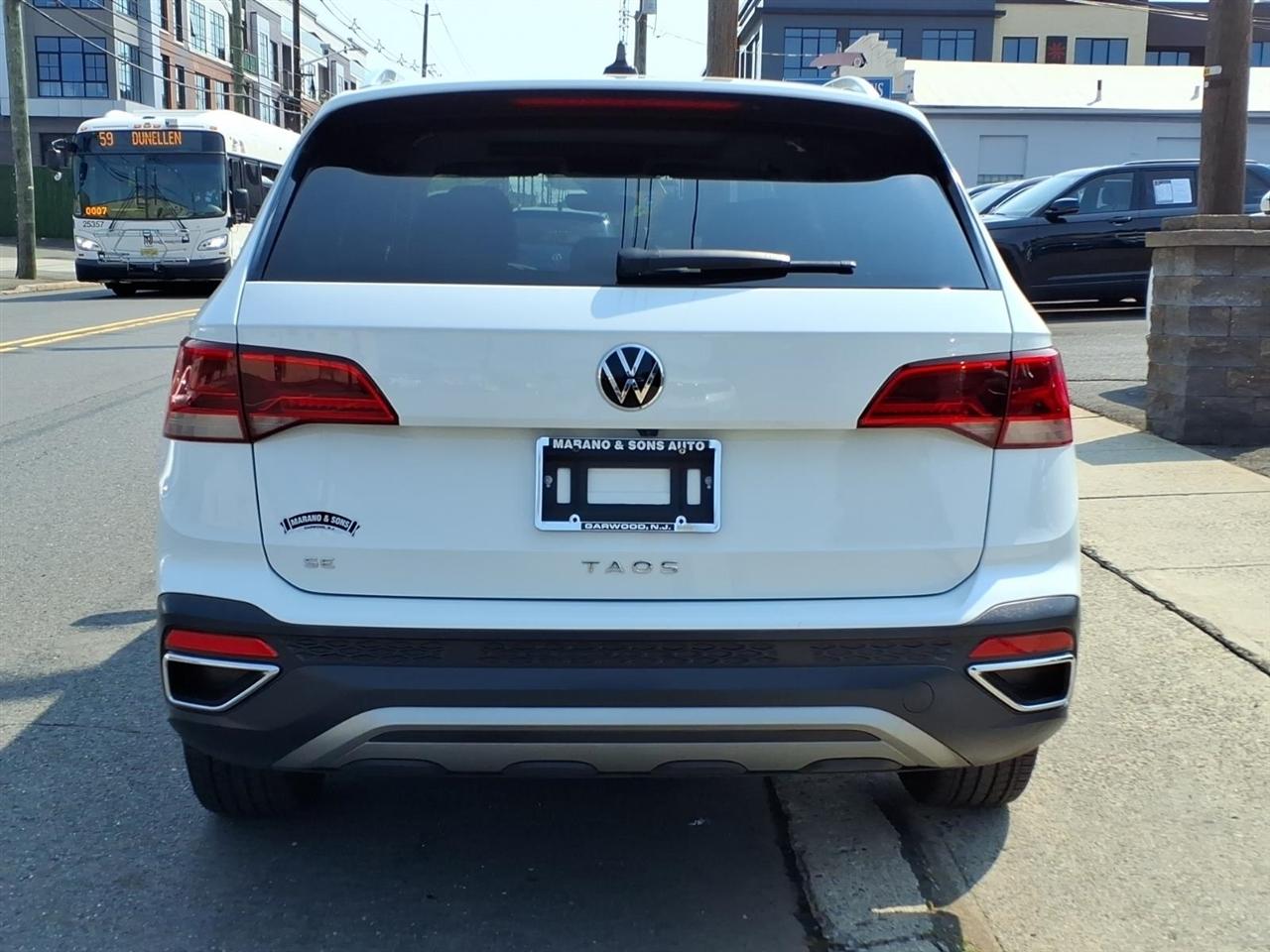Volkswagen Taos SE FWD 2024