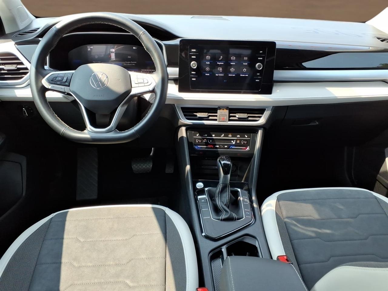 Other Taos SE FWD 2025