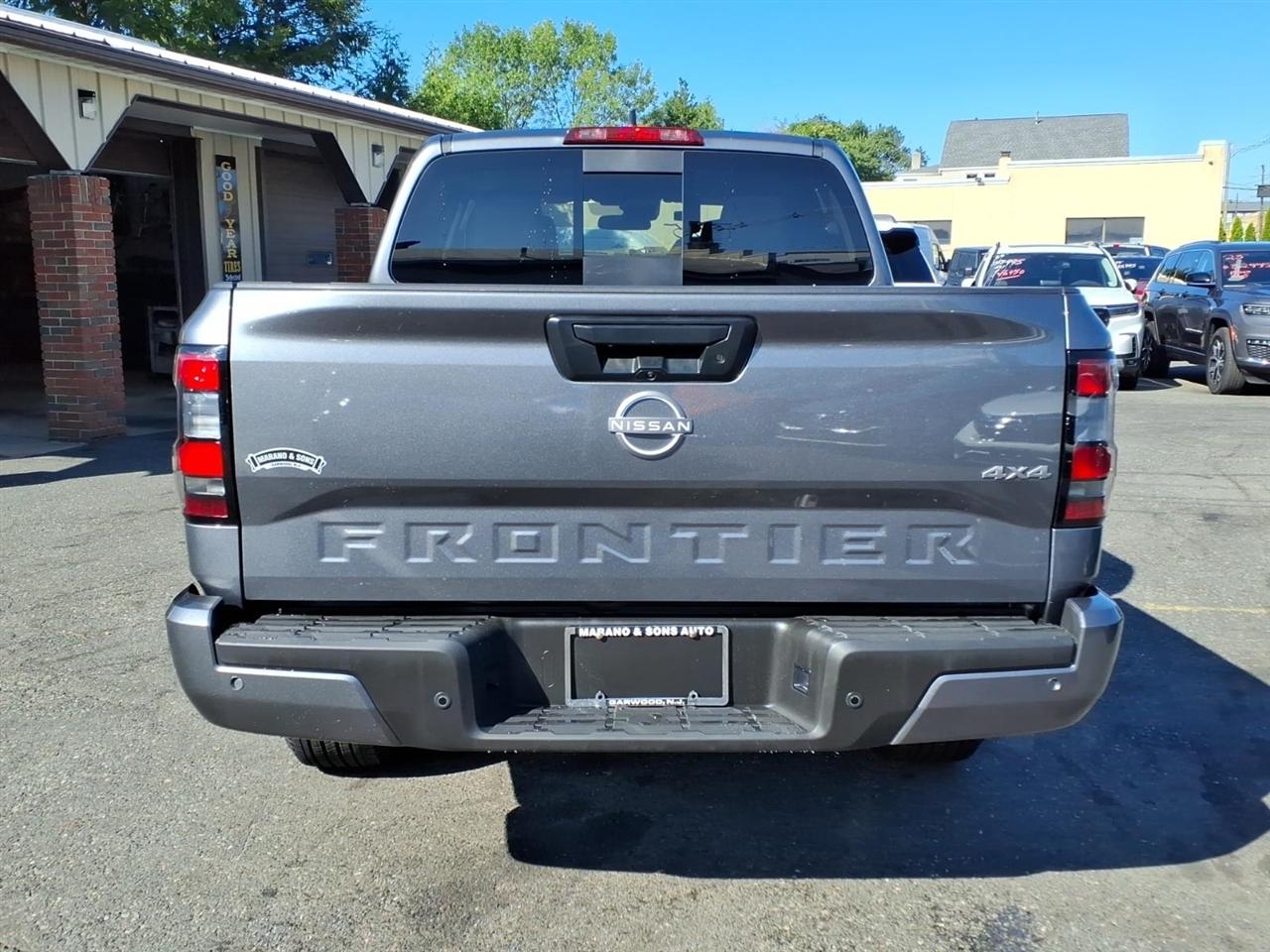 Nissan Frontier Crew Cab 4x4 SV 2026