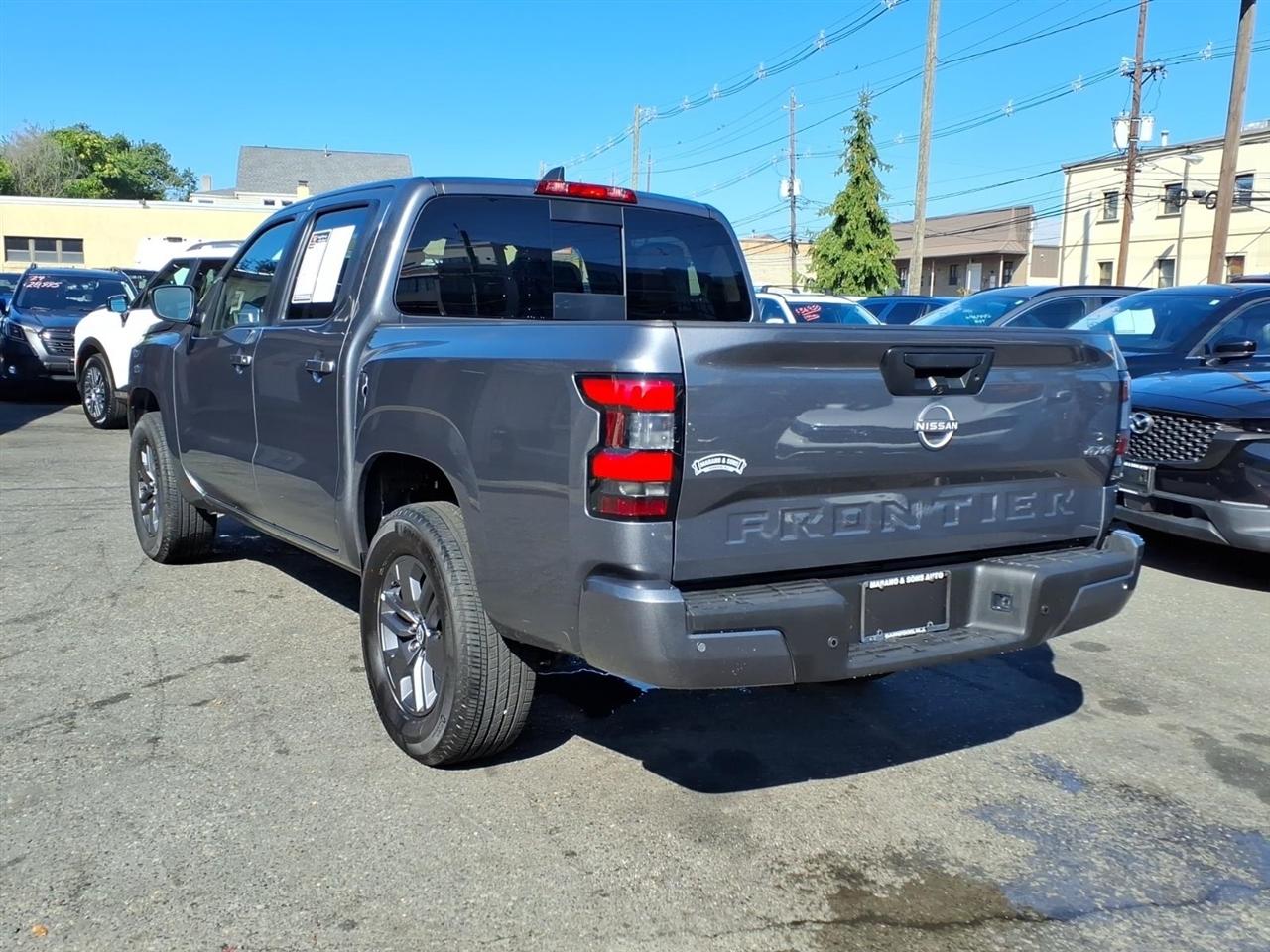 Nissan Frontier Crew Cab 4x4 SV 2026