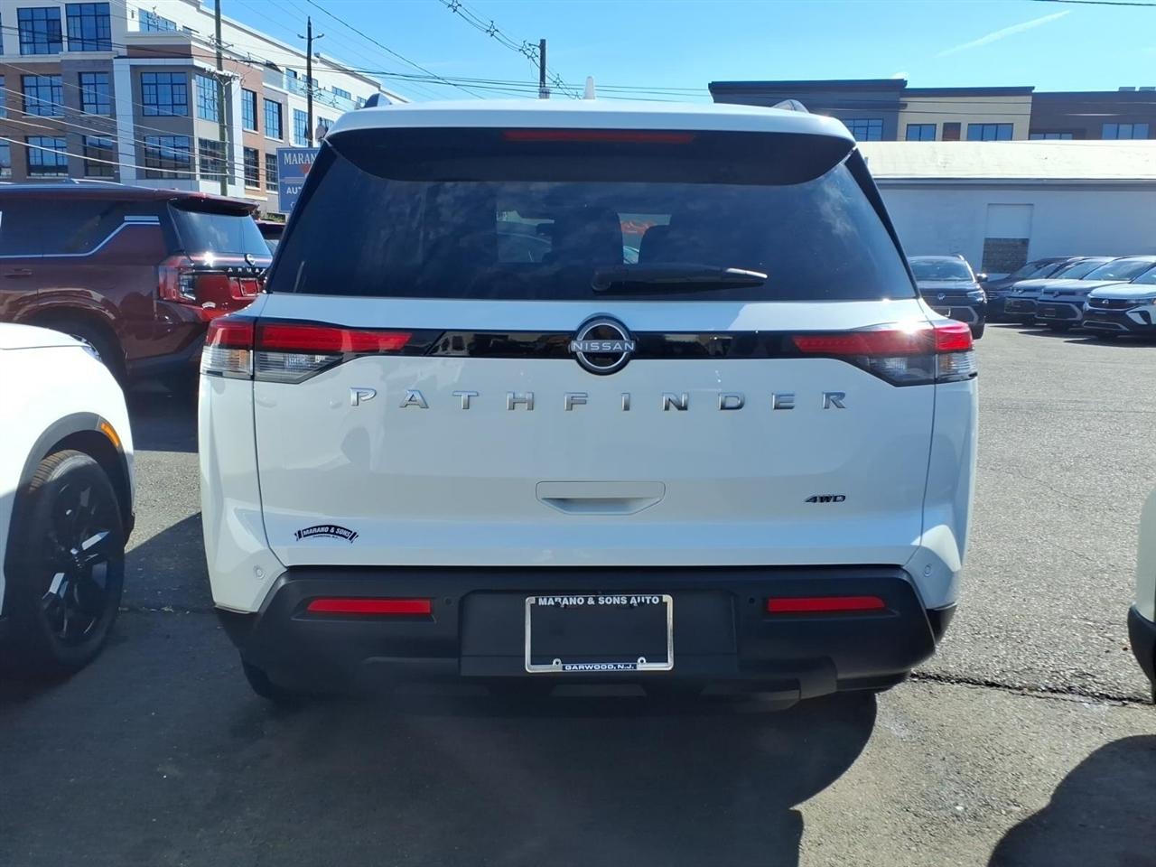 Nissan Pathfinder SV 4WD 2025