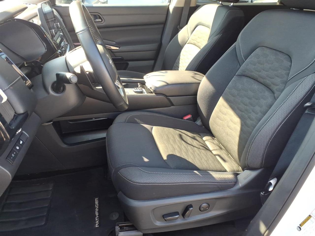 Nissan Pathfinder SV 4WD 2025