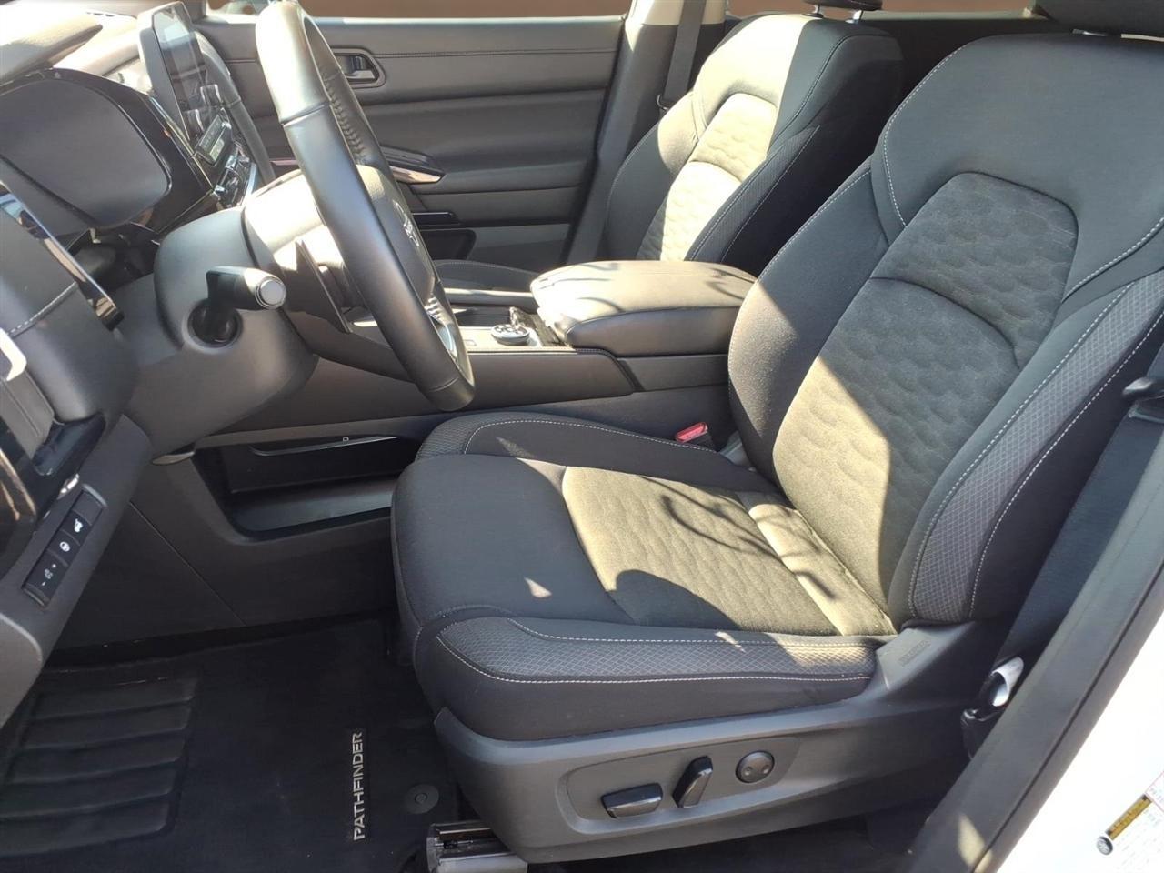 Nissan Pathfinder SV 4WD 2025