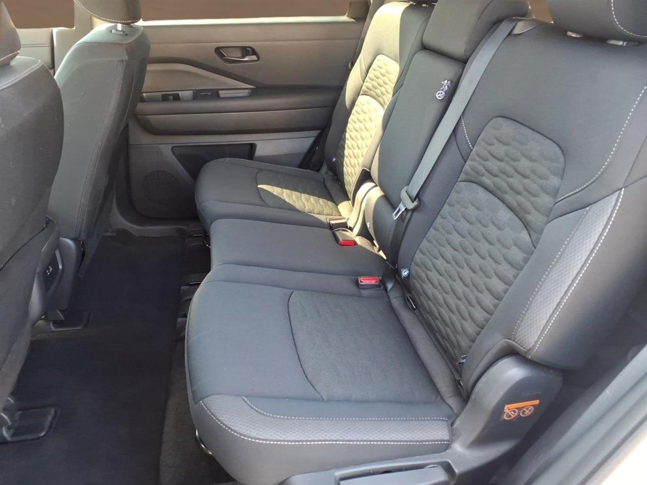 Nissan Pathfinder SV 4WD 2025