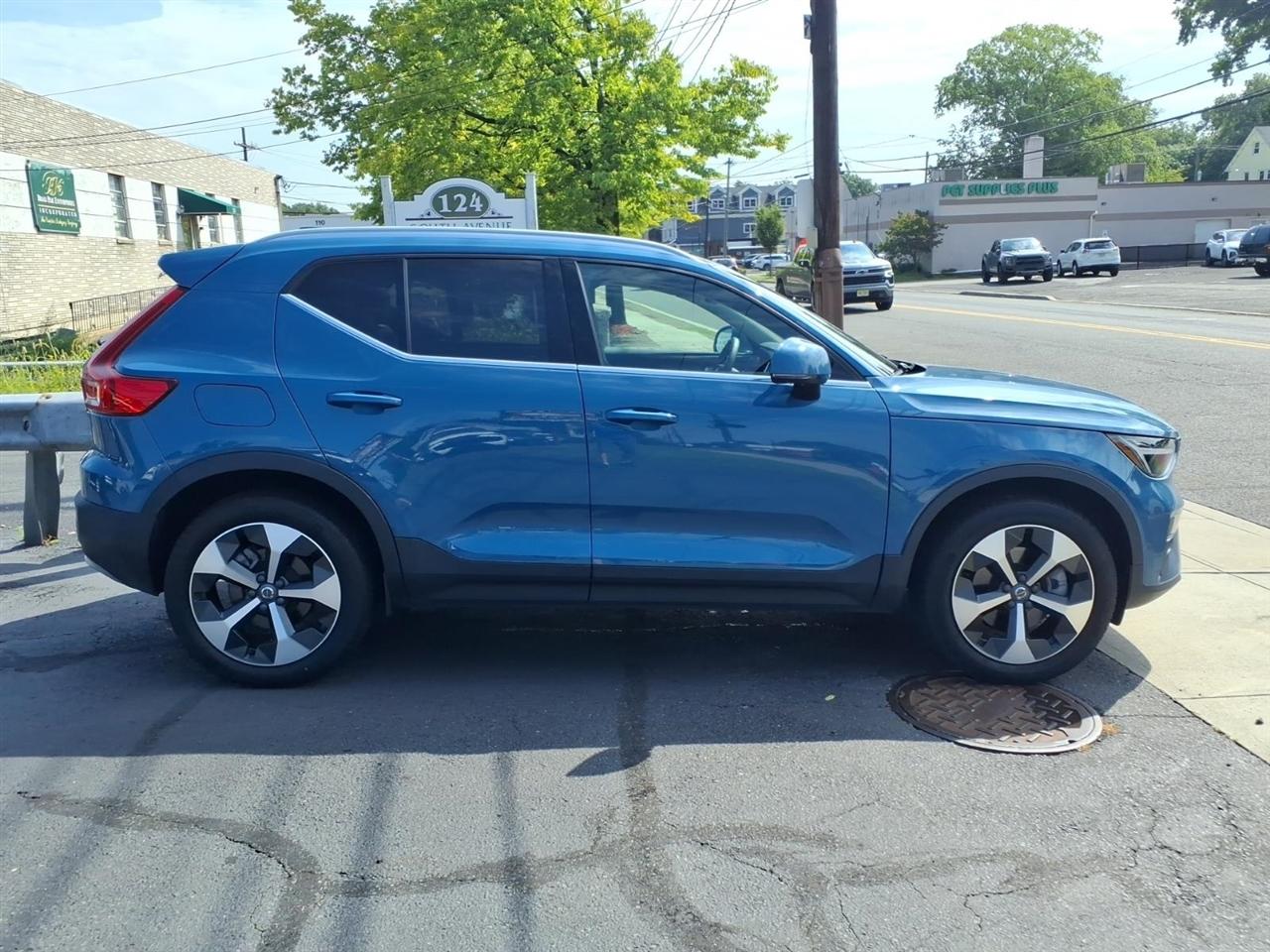 Volvo XC40 B5 AWD Plus Bright Theme 2024