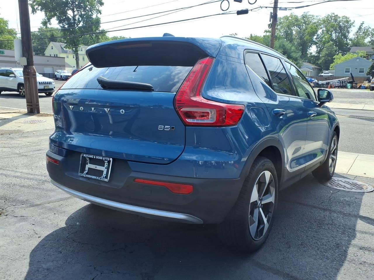Volvo XC40 B5 AWD Plus Bright Theme 2024