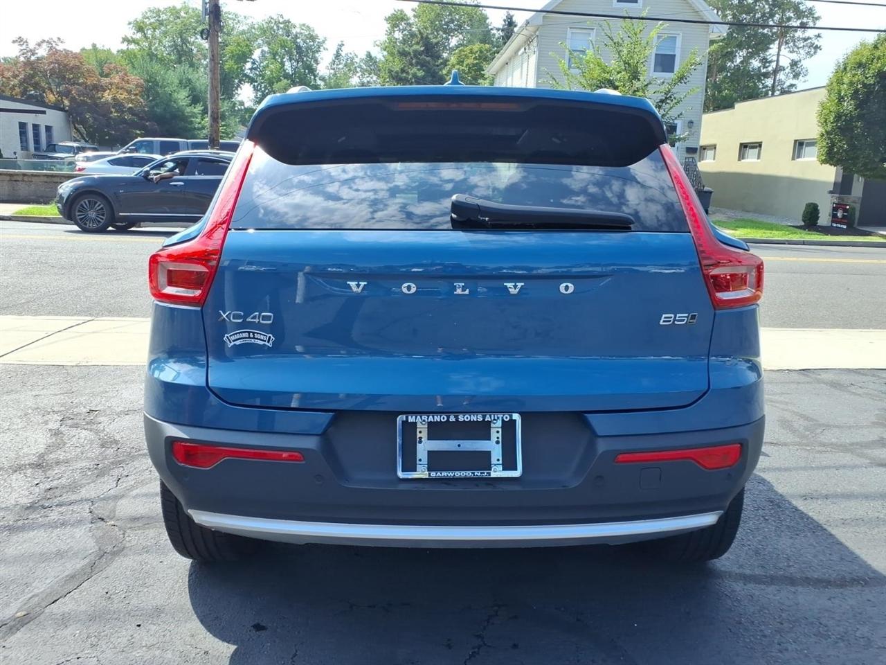Volvo XC40 B5 AWD Plus Bright Theme 2024