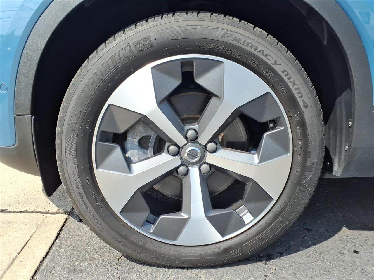 Volvo XC40 B5 AWD Plus Bright Theme 2024