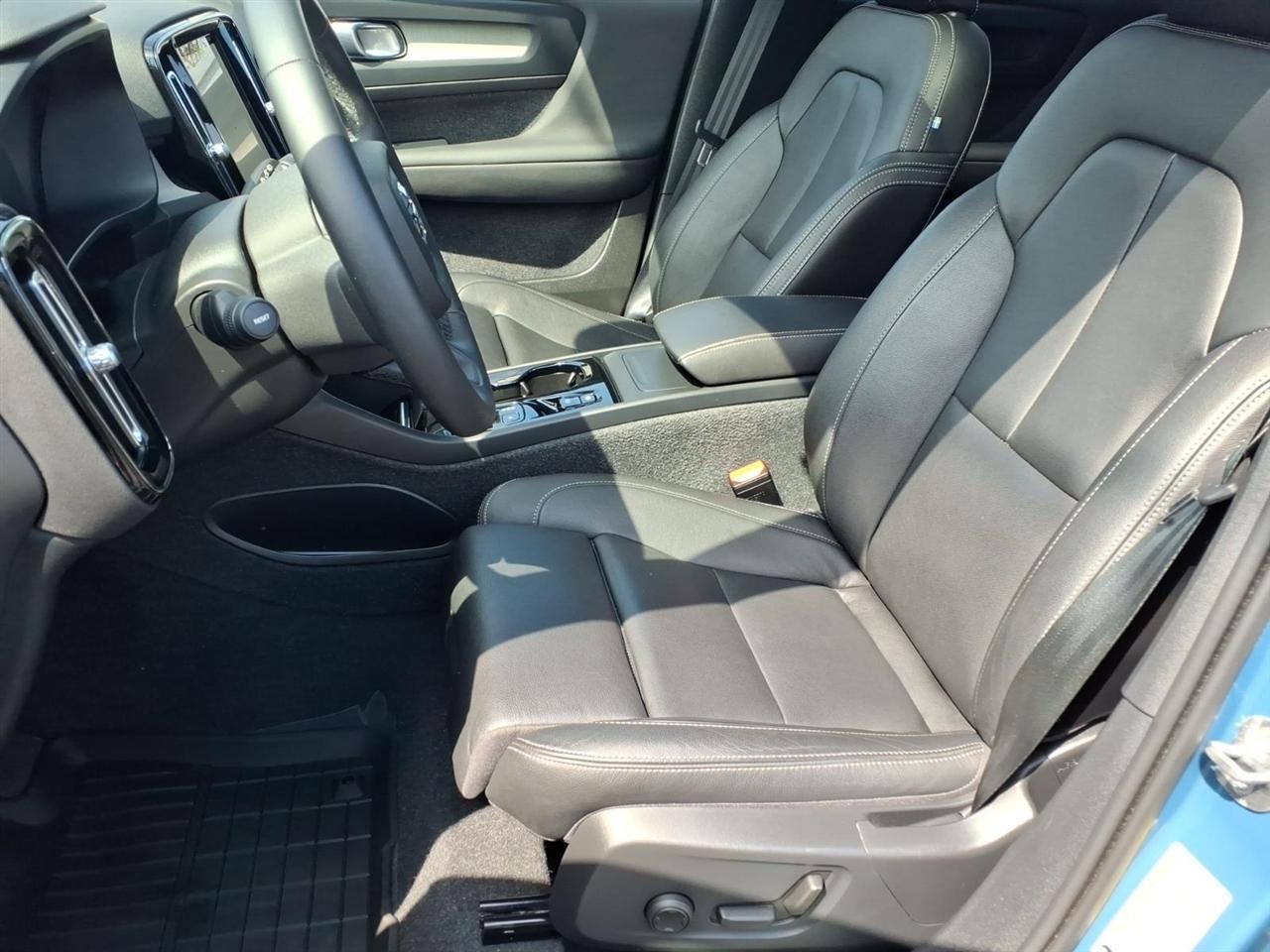 Volvo XC40 B5 AWD Plus Bright Theme 2024