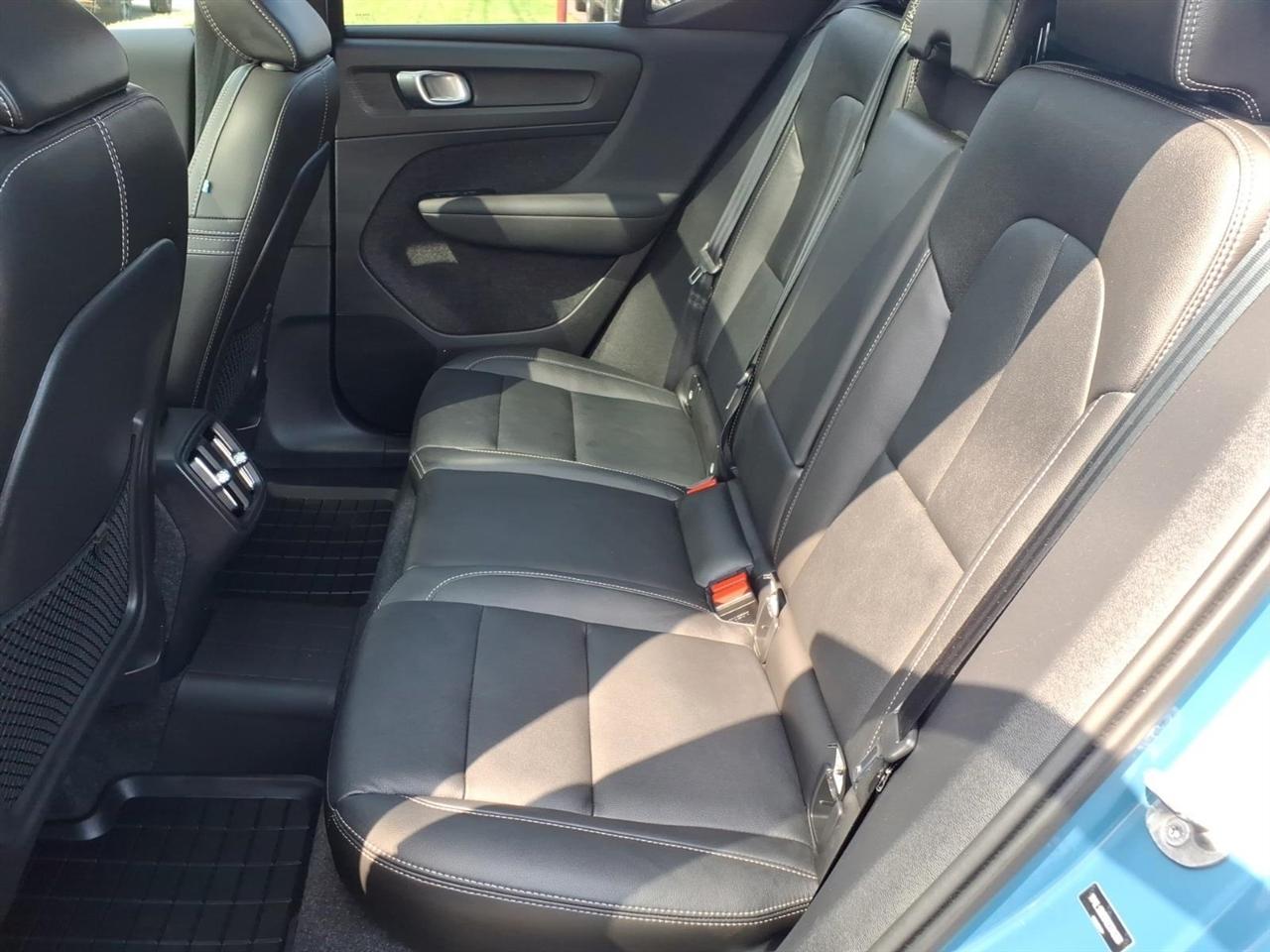 Volvo XC40 B5 AWD Plus Bright Theme 2024