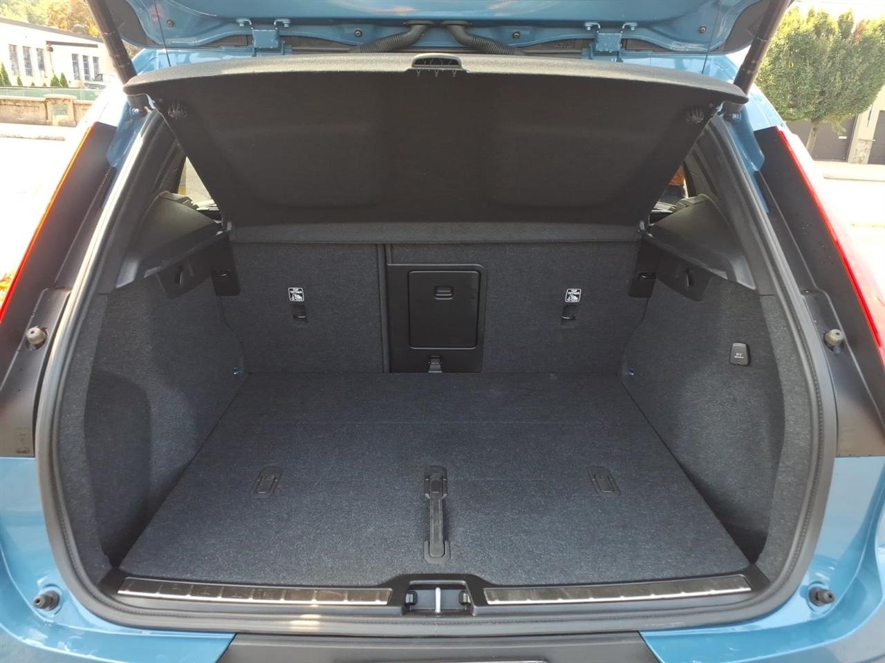 Volvo XC40 B5 AWD Plus Bright Theme 2024